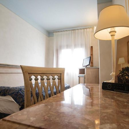 Park Hotel Santa Maria A Monte Buitenkant foto