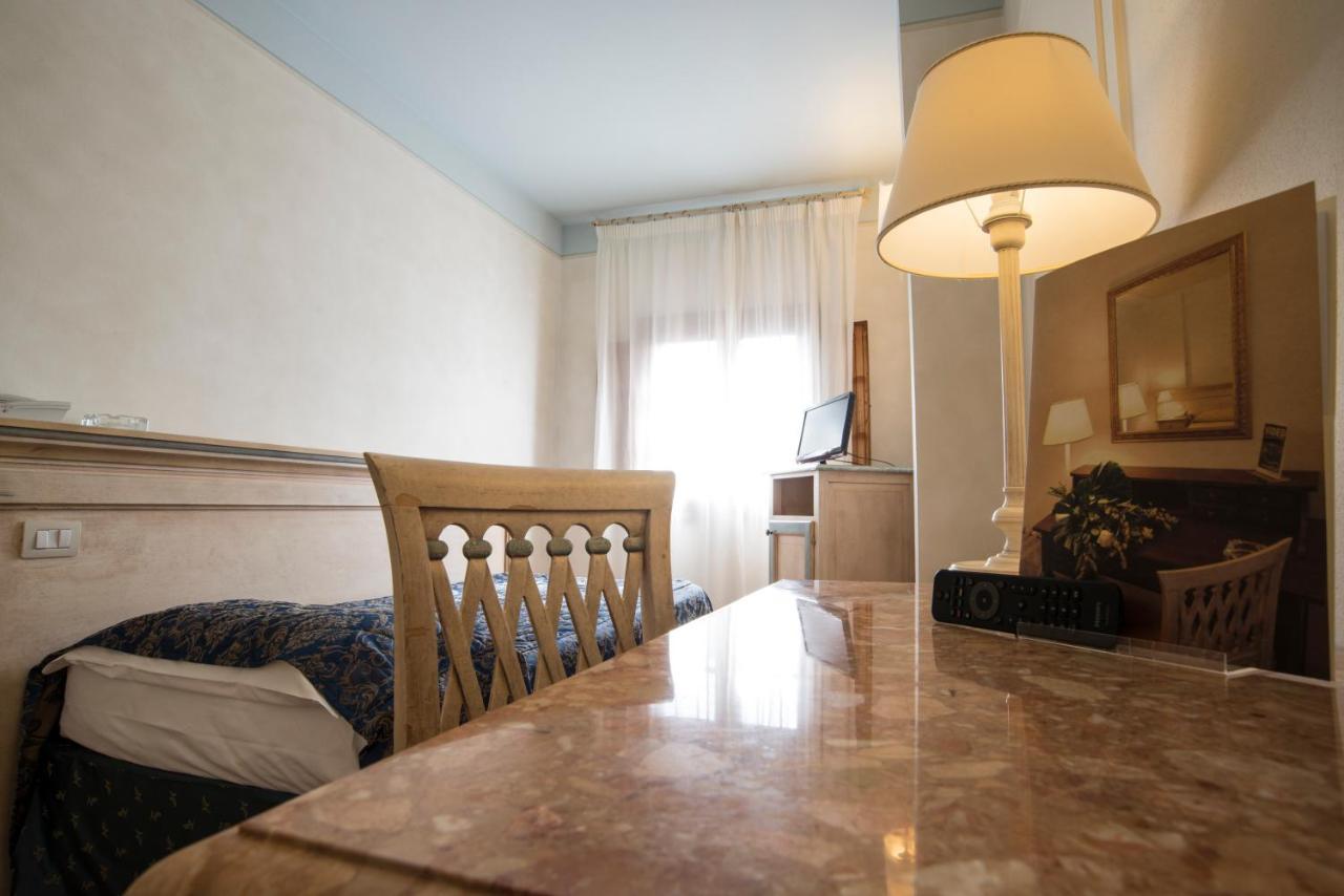 Park Hotel Santa Maria A Monte Buitenkant foto